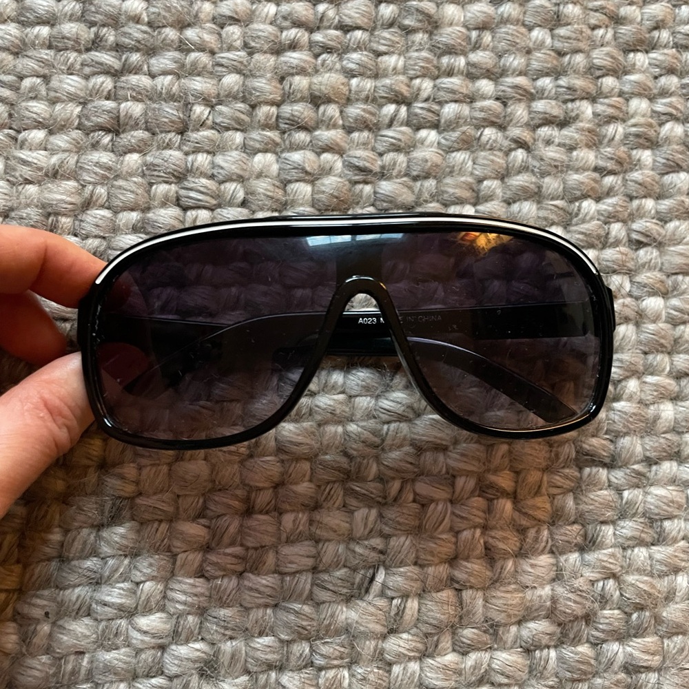 SUNGLASSES black white stripe mens or womens - Picture 7 of 8